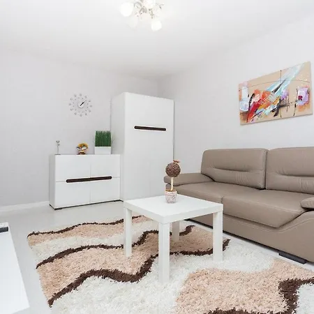 Apartment Белоснежные Апартаменты Мельникайте